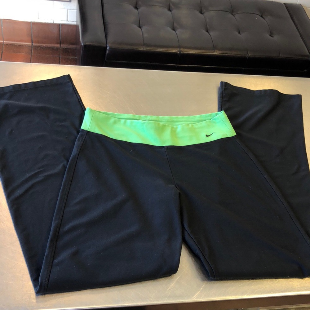 Nike Dr-Fit Women’s Small Yoga Bootcut Pants
